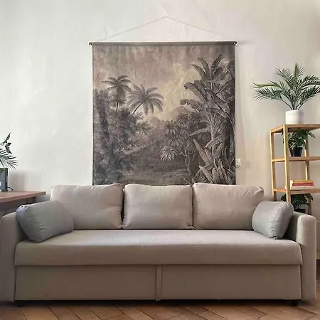 Xenia - Charming Garden In Porta Venezia Apartment