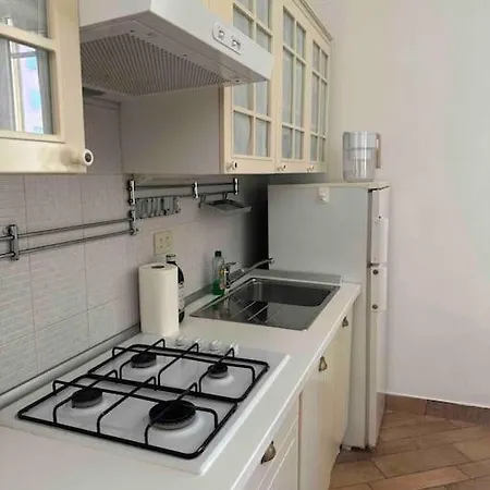 Apartment Xenia - Charming Garden In Porta Venezia *