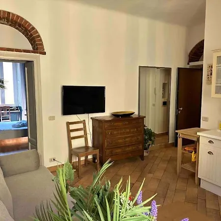Xenia - Charming Garden In Porta Venezia Apartment *